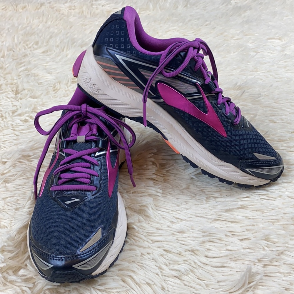 Brooks Raveena 8